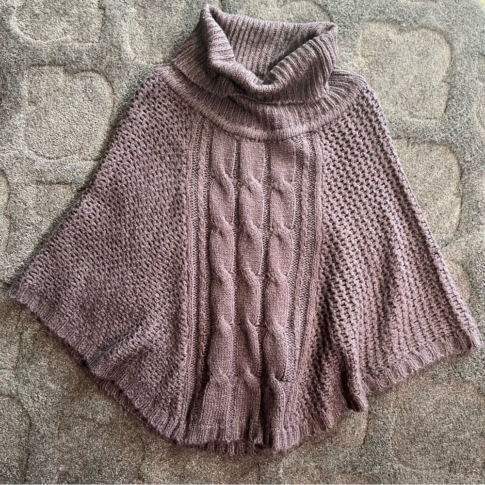Chocolate brown knitted shaw 🤎 soft 🤎 great used condition 🤎 cowl neck